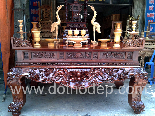 Bàn thờ mẫu Tứ Linh